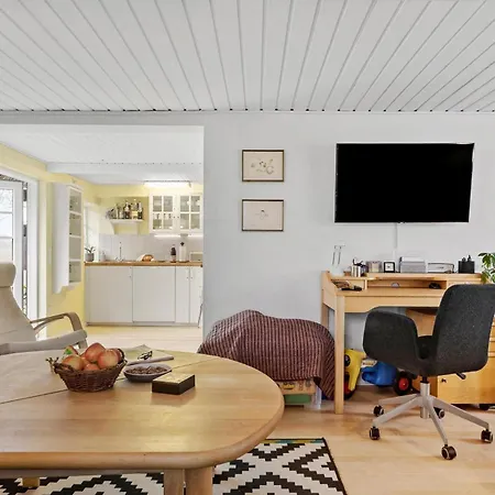 Semesterbostad Fantastiskt Hem Med 2 Sovrum I øster *