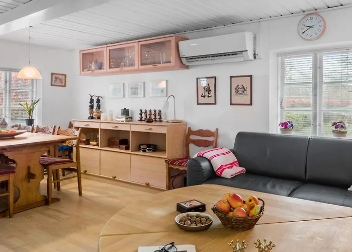 2 Bedroom Amazing In Semesterbostad